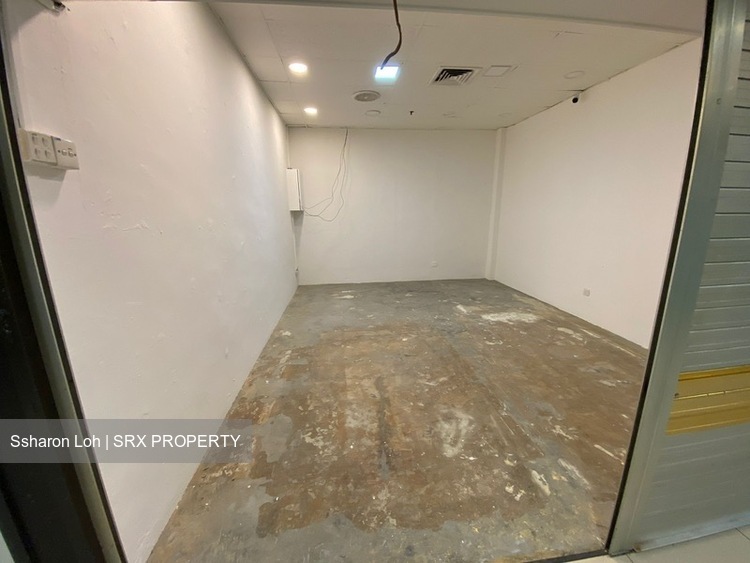 Lucky Plaza (D15), Retail #544357821